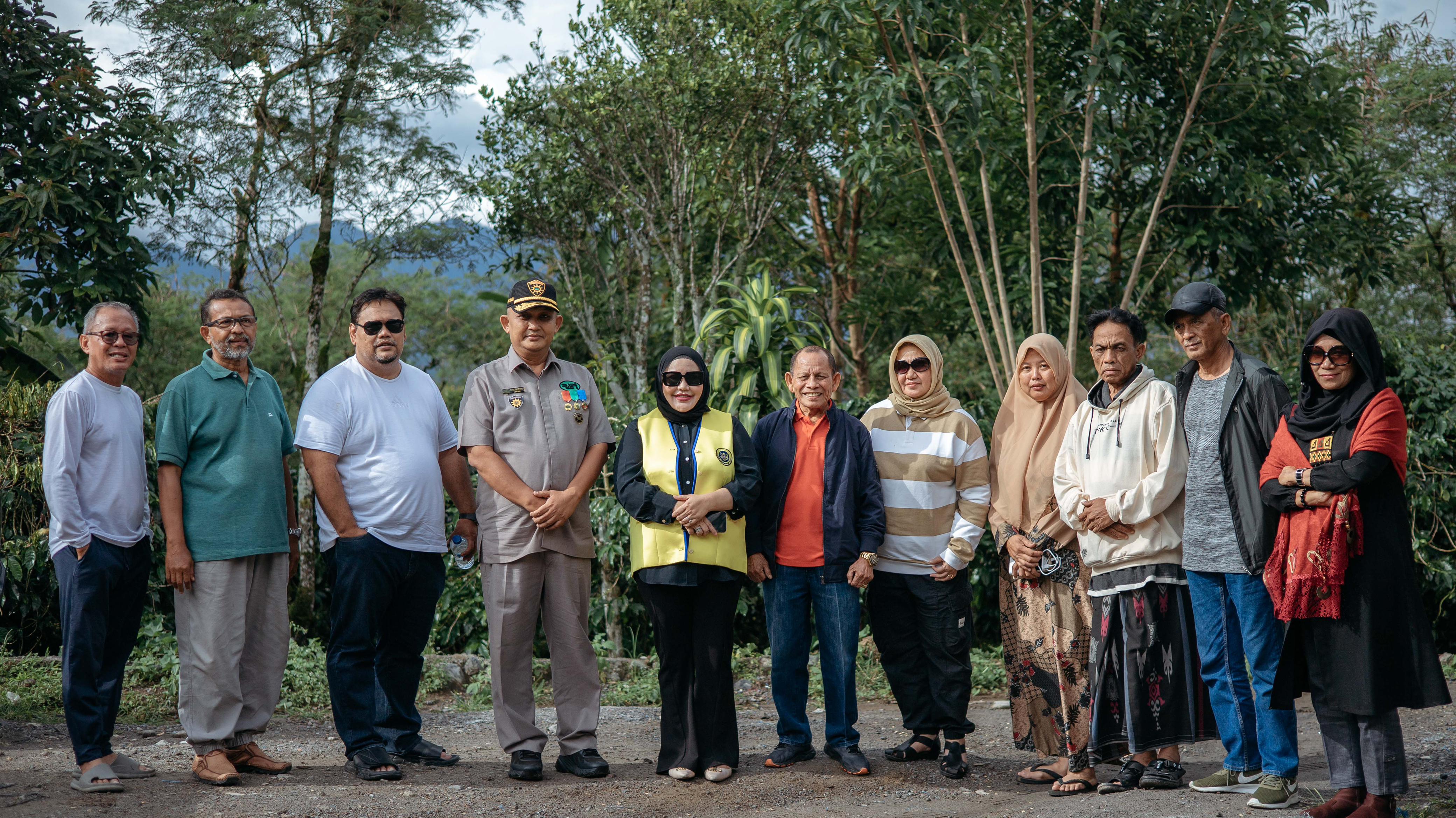 penyerahan berkas dan pemasangan spanduk di DPD Aceh Tengah - Image 2